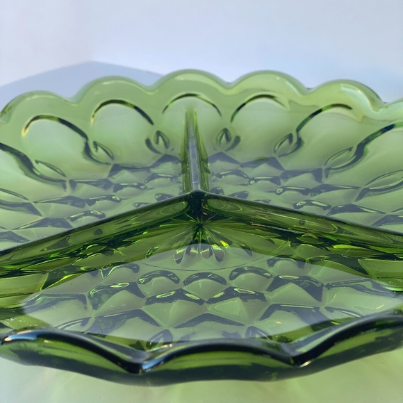 1960s Anchor Hocking Round Green Glass Divided Relish Dish in Fairfield Pattern - Picture 4 of 5